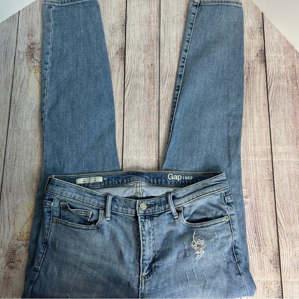 GAP Authentic True Skinny Jeans 31
